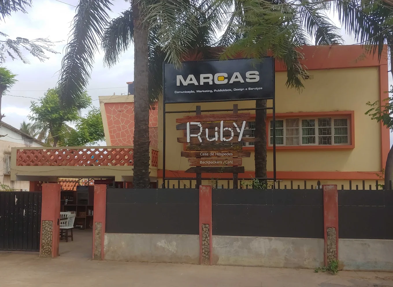 Fachada do Ruby Backpackers na Rua das Flores