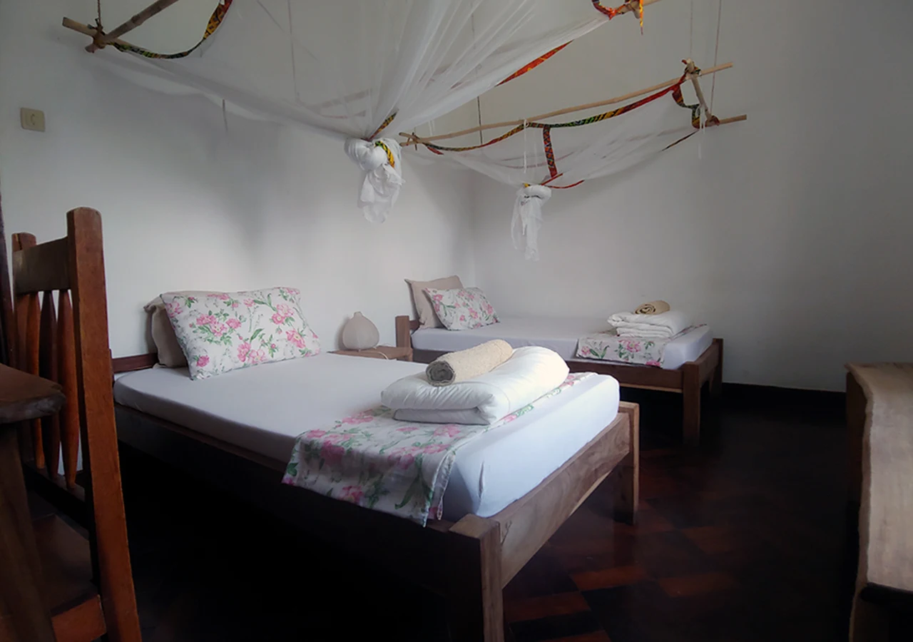 Quarto duplo com duas camas no Ruby Backpackers